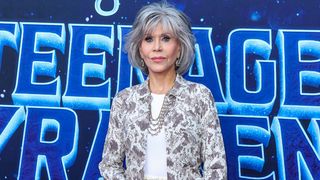 "Grand cinéaste, mais en tant qu'homme, je suis désolée, mais non" : Jane Fonda se confie sur ses relations compliquées avec des géants du cinéma comme Jean-Luc Godard et Robert Redford