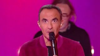 "Il a dit quoi ?!" : cette nouvelle bourde de Nikos Aliagas dans The Voice Kids qui a fait halluciner les internautes