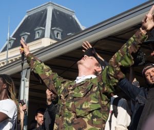 Concert sauvage du rappeur Nekfeu en soutien au mouvement Nuit Debout place de la République à Paris, le 1er mai 2016.