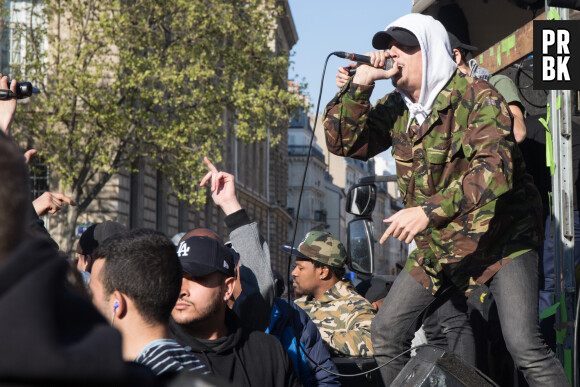 Concert sauvage du rappeur Nekfeu en soutien au mouvement Nuit Debout place de la République à Paris, le 1er mai 2016.