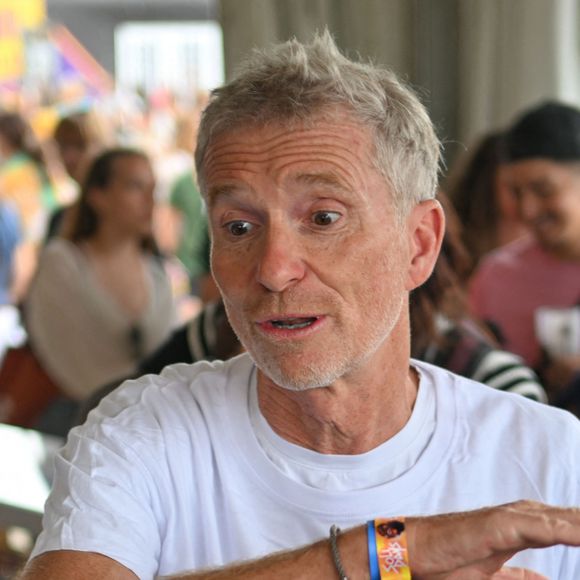 Denis Brogniart lors du festival Solidays sur l'Hippodrome de Longchamp à Paris le 26 juin 2022. © Lionel Urman / Panoramic / Bestimage