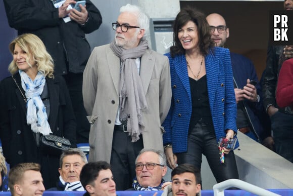 Pascal Praud et sa compagne Catherine dans les tribunes du match de football de la Coupe de France "Nantes vs Toulouse" au Stade de France à Paris. Le 29 avril 2023 © Cyril Moreau / Bestimage