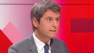 "Est-ce que vous allez aussi interdire..." : Gabriel Attal choqué par cette question d'un collégien, piégé par Le Gorafi, le ministre lui fait la leçon
