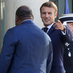 Le président Emmanuel Macron accueille James Marape, Premier ministre de Papouasie-Nouvelle-Guinée, au palais de l'Elysée à Paris le 8 septembre 2023. © Stéphane Lemouton / Bestimage 