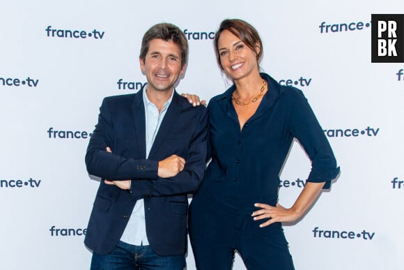 Thomas Sotto, Julia Vignali lors du photocall dans le cadre de la conférence de presse de France Télévisions au Pavillon Gabriel à Paris, France, le 24 août 2021. © Pierre Perusseau/Bestimage 