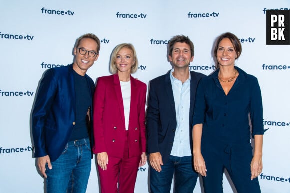 Damien Thévenot, Maya Lauqué, Thomas Sotto, Julia Vignali lors du photocall dans le cadre de la conférence de presse de France Télévisions au Pavillon Gabriel à Paris, France, le 24 août 2021. © Pierre Perusseau/Bestimage