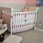 Son choix de déco pour la chambre de son futur bébé choque les internautes : cette célèbre maman assume et s'emporte face aux critiques