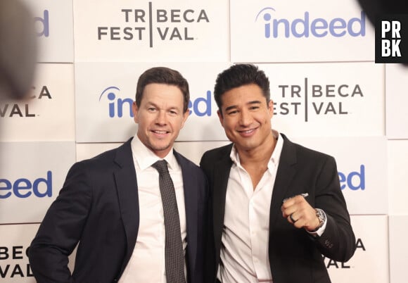 Première de "Golden Boy" produit par Marc Wahlberg et Mario Lopez au festival du film de Tribeca à New York le 9 juin 2023. © Jose Francisco/TheNEWS2 via ZUMA Press Wire / Bestimage  June 9, 2023, NYC, NY: (New) Tribeca Film Festival/The Golden Boy June 9,2023, New York, USA: In the part one of the series executive produced by Mark Wahlberg and Mario Lopez, De La Hoya reveals some of his most spectacular lies and painful childhood traumas in the Ã¢â‚¬Å“ The Golden Boy Ã¢â‚¬Å“ de docuseries that will debut in HBO the next July 24. The 77-minute episode also features interviews with members of the boxerÃ¢â‚¬â„¢s immediate family, who donÃ¢â‚¬â„¢t hold back about how they feel about the 11-time titlist. The event took place at Spring Studios in downtown Manhattan with the presence of famous stars like Oscar de la Hoya and his wife, Mark Wahlberg and Mario Lopez and others. .Credit: Jose Francisco/Thenews2 (Foto: Jose Francisco/Thenews2/Zumapress) 