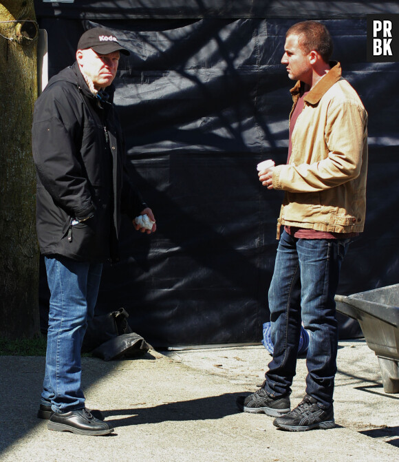 EXCLUSIF - DOMINIC PURCELL ET UWE BOLL SUR LE TOURNAGE DE 'BAILOUT' A VANCOUVER, CANADA LE 13 AVRIL 2012.  EXCLUSIVE... Actor Dominic Purcell and director Uwe Boll seen on the set of the upcoming movie 'Bailout' in Vancouver, Canada on April 13, 2012. Dominic and Uwe posed for photos and Uwe even joined the extras while holding up a "Greed Kills" sign 