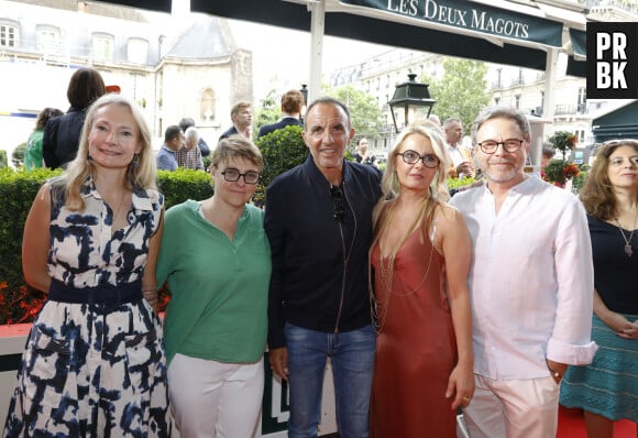 guest, Catherine Mathivat, Nikos Aliagas, Carole Fernandez (organisatrice de l'événement) , Guillaume de Tonquédec - Soirée "L’Art de Vivre Paris" au Deux Magots à Paris le 26 juin 2023. © Marc Ausset-Lacroix/Bestimage