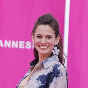Lucie Lucas (Cannes Confidential) - Photocall (tapis rose) du festival Canneseries saison 6 au palais des festivals à Cannes le 16 avril 2023. © Denis Guignebourg / Bestimage 