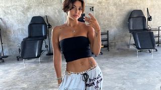 "Même Maëva Ghennam est plus habillée" : Rym Renom poste une photo sexy et reçoit une vague de haine, elle répond cash et évoque Vincent Queijo