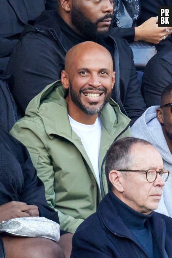 Joel Bouraïma Alias Coach Joe ( coach sportif de la Star Academy 10 et de la famille Kardashian) en tribune lors du match de championnat de Ligue 1 Uber Eats opposant le Paris Saint-Germain (PSG) à l'AJ Auxerre au Parc des Princes à Paris, France, le 13 novembre 2022. © Cyril Moreau/Bestimage