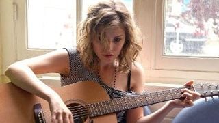 Emma Daumas ... ''un commun accord'' pour sa non-participation à l’Eurovision