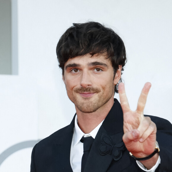 September 4, 2023: Jacob Elordi attends the premiere of 'Priscilla' during the 80th Venice International Film Festival at Palazzo del Cinema on the Lido in Venice, Italy, on 04 September 2023. ( © Alec Michael via Zuma Press/Bestimage)