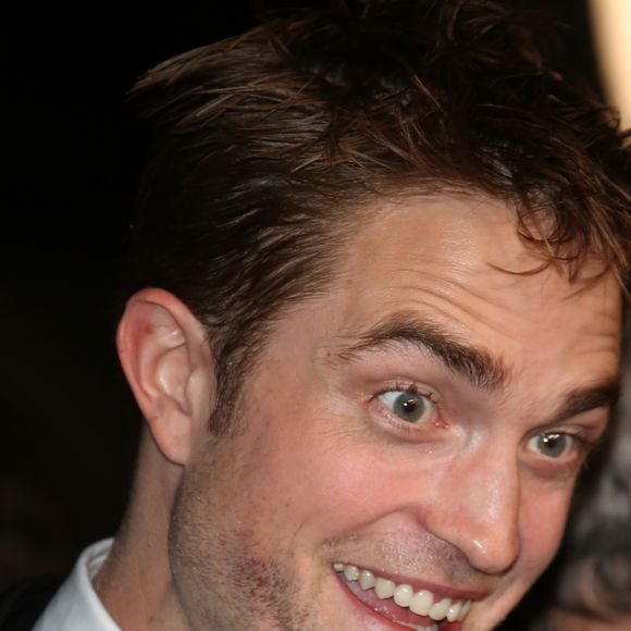 Robert Pattinson à la montée des marches du film "Good Time" lors du 70ème Festival International du Film de Cannes, le 25 mai 2017. © Denis Guignebourg/Bestimage 