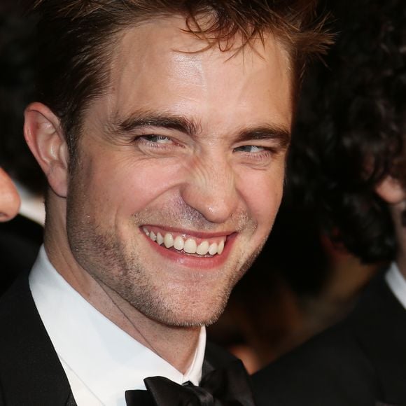Robert Pattinson à la montée des marches du film "Good Time" lors du 70ème Festival International du Film de Cannes, le 25 mai 2017. © Denis Guignebourg/Bestimage 