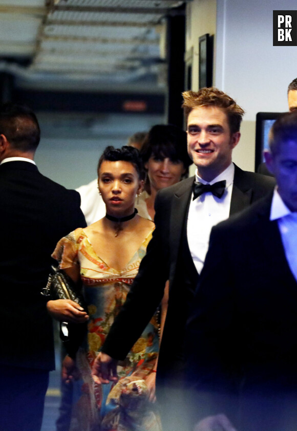 Robert Pattinson et sa compagne FKA twigs - Descente des marches du film "Good Time" lors du 70ème Festival International du Film de Cannes. Le 25 mai 2017 © Borde-Jacovides-Moreau / Bestimage 