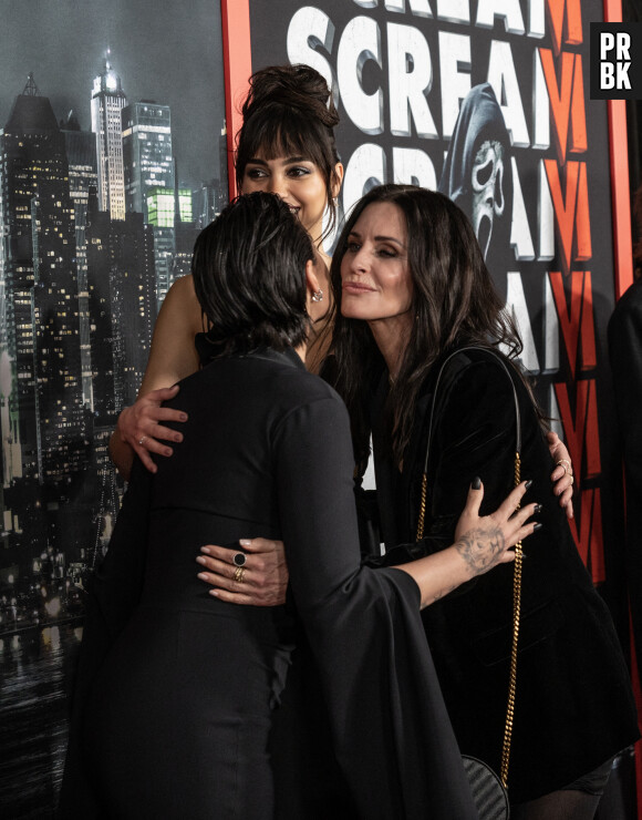 Demi Lovato, Melissa Barrera, Courteney Cox à la première du film "Scream VI" à New York, le 6 mars 2023. Celebrities at the premiere of "Scream VI" in New York. March 6th, 2023. 