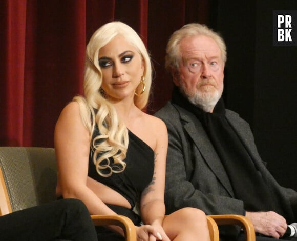 Lady Gaga et Ridley Scott à la première du film "House of Gucci" à New York. Le 15 novembre 2021 © Julia Mineeva-TheNEWS2 / Zuma Press / Bestimage  November 15, 2021, New York, USA: (NEW) Lady Gaga Stuns Manhattan at Premiere of ''House of Gucci''. Nov 17, 2021, Manhattan, NY, USA: Sporting intensely red lips and wearing Armani Prive and Tiffany & Co, Lady Gaga was out-on-the-town in Manhattan, with the _''Wow Factor''_impacting everyone who caught a glimpse of the legend: fans, fellow stars like Al Pacino, and other celebrities. As is inevitably the case whenever and wherever the megastar Lady Gaga emerges into the public scene, everyone caught in her midst came away transformed. (Credit Image: © Julia Mineeva/TheNEWS2 via ZUMA Press Wire)