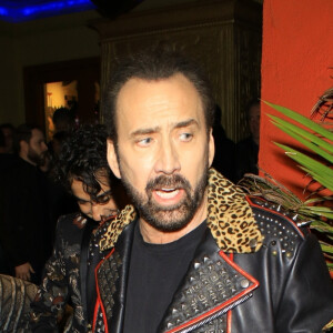 Nicolas Cage signe des autographes à ses fans à la sortie de la projection du film "Color Out Of Space" au Vista Theatre à Los Angeles, le 14 janvier 2020.