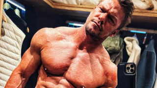 "Vous pouvez augmenter votre masse musculaire sans travailler" : l'acteur de Reacher avoue se doper pour son rôle