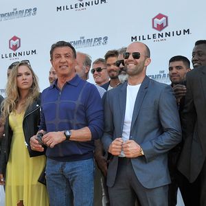 Arnold Schwarzenegger, Ronda Rousey, Sylvester Stallone, Jason Statham, Harrison Ford - Les acteurs du film "Expendables 3" arrivent à bord d'un char militaire devant l'hôtel Carlton pour le photocall du film dans le cadre du 67ème festival du film de Cannes, le 18 mai 2014.