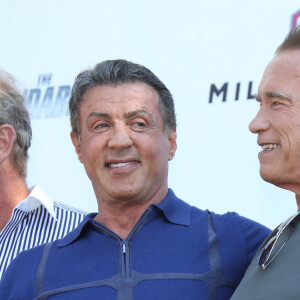 Sylvester Stallone, Arnold Schwarzenegger - Les acteurs du film "Expendables 3" arrivent à bord d'un char militaire devant l'hôtel Carlton pour le photocall du film dans le cadre du 67ème festival du film de Cannes, le 18 mai 2014.