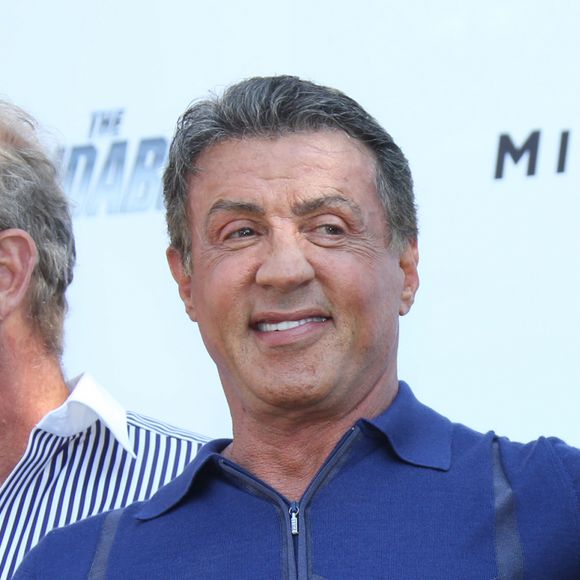 Sylvester Stallone, Arnold Schwarzenegger - Les acteurs du film "Expendables 3" arrivent à bord d'un char militaire devant l'hôtel Carlton pour le photocall du film dans le cadre du 67ème festival du film de Cannes, le 18 mai 2014.