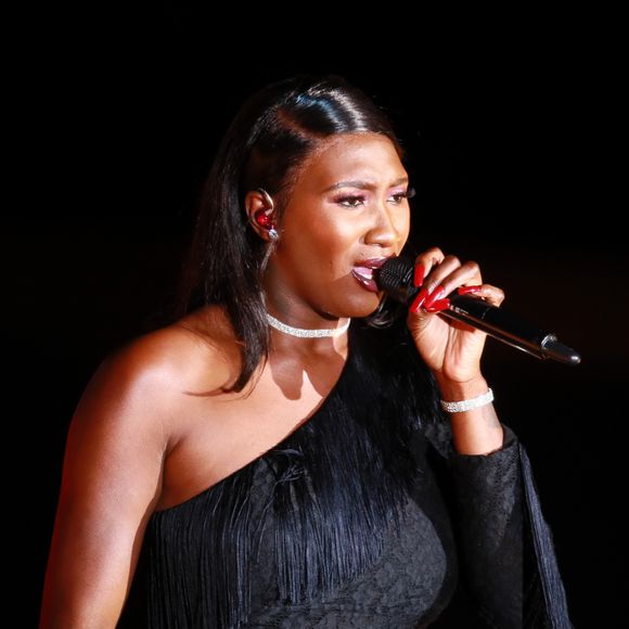 Aya Nakamura est une nouvelle fois au coeur de l'actualité.
Aya Nakamura - Etam Live Show 2019 au Stade Roland Garros à Paris le 24 septembre 2019.  Etam Live Show 2019 at Roland Garros stadium in Paris on september 24th 2019
