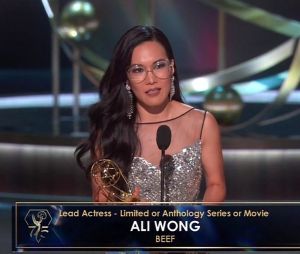 Ali Wong remporte le Emmy Awards de la meilleure actrice dans une mini-série pour BEEF