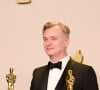 Grâce au succès de "Oppenheimer", il est reparti avec pas moins de sept statuettes.
Christopher Nolan aux Oscars. © PPS/Bestimage