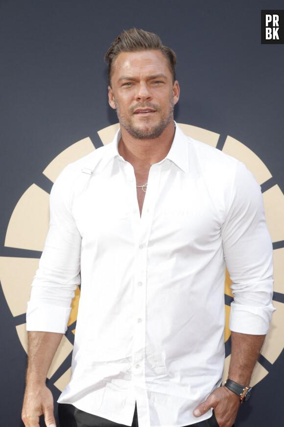 Alan Ritchson au "Charlize Theron Africa Outreach Project" aux studios Universal Hollywood à Los Angeles, Californie, Etats-Unis, le 20 mai 2023.