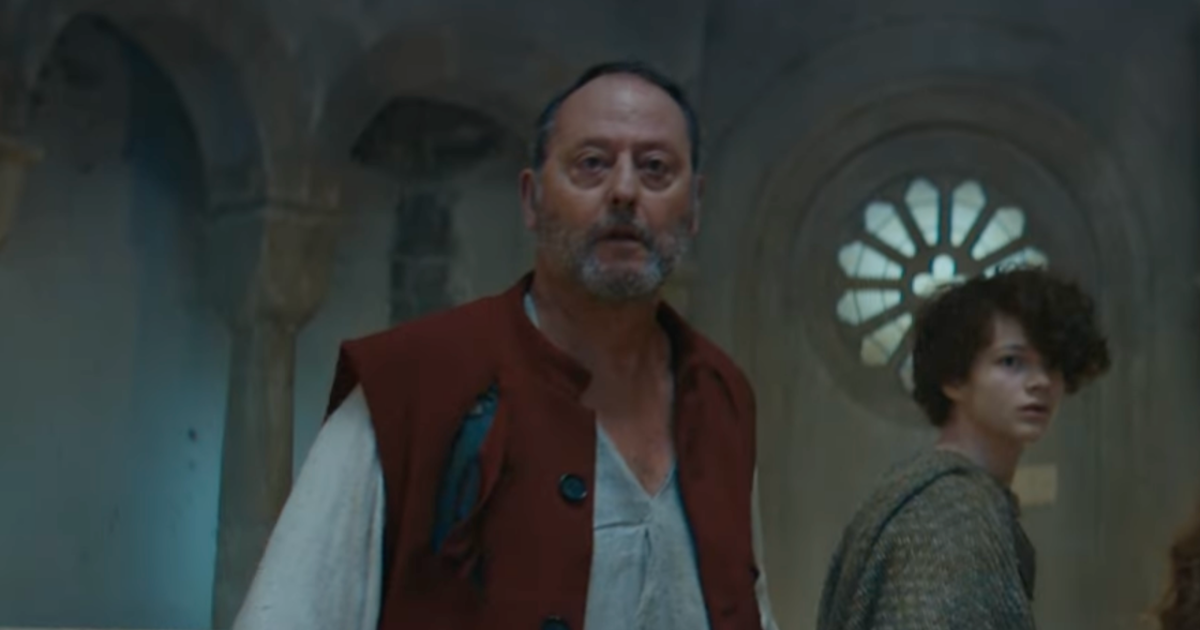 Dingue ! Netflix replonge Jean Reno au Moyen Âge pour son film LoupsGarous et ça s