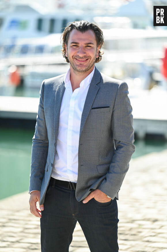 Michael Youn - Photocall lors du Festival de la Fiction de La Rochelle. Le 17 septembre 2021