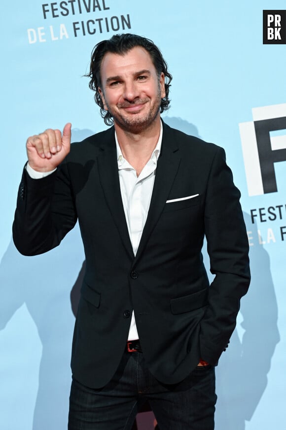 Michael Youn - Photocall de la soirée de projection du téléfilm "Une affaire française" lors du Festival du Film de Fiction de La Rochelle. Le 16 septembre 2021