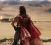Chris Hemsworth avec sa cape rouge pour jouer Dementus dans Furiosa: une saga Mad Max