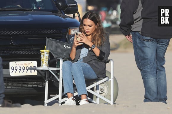 Jessica Alba et Duane Martin sur le tournage de la série "LA's Finest" dans les rues de Los Angeles. Le 14 novembre 2018.