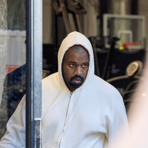 Kanye West est en 14e position du classement - Kanye West quitte le match de basket de son fils Saint à Los Angeles, le 10 mai 2024.