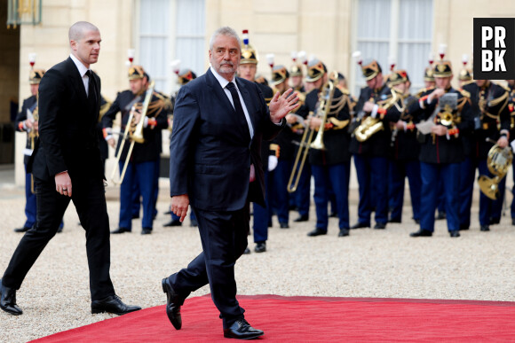 Luc Besson - Arrivée des invités au dîner d'Etat en l'honneur du président chinois Xi Jinping et de sa femme la Première Dame Peng Liyuan au palais présidentiel de l'Elysée à Paris, France, le 6 mai 2024. © Cyril Moreau/Bestimage