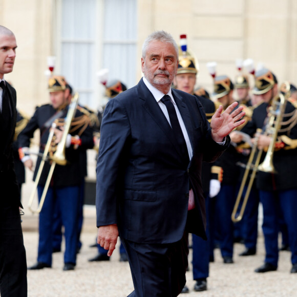 Luc Besson - Arrivée des invités au dîner d'Etat en l'honneur du président chinois Xi Jinping et de sa femme la Première Dame Peng Liyuan au palais présidentiel de l'Elysée à Paris, France, le 6 mai 2024. © Cyril Moreau/Bestimage