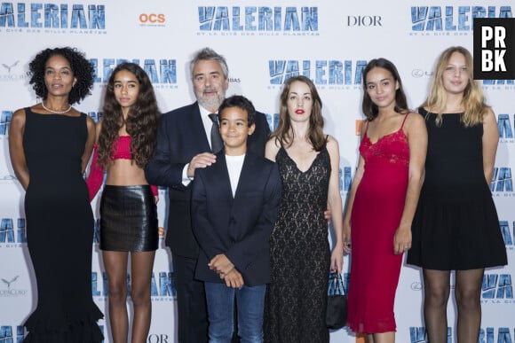 Luc Besson, sa femme Virginie Besson-Silla et ses enfants Thalia Besson, Sateen Besson et Mao Besson, Juliette Besson et Shanna Besson - Avant-première du film "Valérian et la Cité des mille planètes" de L. Besson à la Cité du Cinéma à Saint-Denis, le 25 juillet 2017. © Olivier Borde/Bestimage