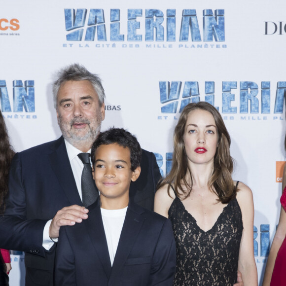 Luc Besson, sa femme Virginie Besson-Silla et ses enfants Thalia Besson, Sateen Besson et Mao Besson, Juliette Besson et Shanna Besson - Avant-première du film "Valérian et la Cité des mille planètes" de L. Besson à la Cité du Cinéma à Saint-Denis, le 25 juillet 2017. © Olivier Borde/Bestimage