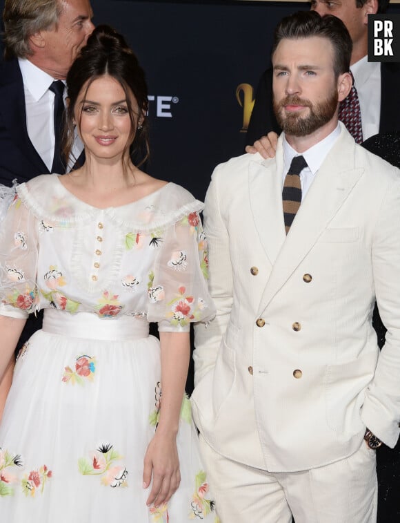 Ana de Armas and Chris Evans à la première de Knives Out au théâtre Regency Village dans le quartier de Westwood à Los Angeles, le 14 novembre 2019