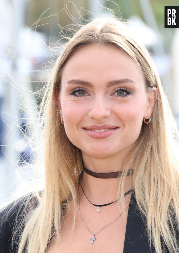 Aurelie Pons au photocall de la série "Ici Tout Commence" lors de la 25ème édition du Festival de la fiction de la Rochelle, France, le 16 septembre 2023. © Denis Guignebourg/BestImage