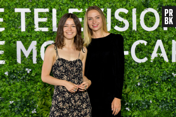 Julie Sassoust et Aurélie Pons pour la série Ici tout commence, sur le photocall du 60eme Festival de Télévision de Monte-Carlo au Grimaldi Forum à Monaco le 20 juin 2021. © Bruno Bebert/Bestimage