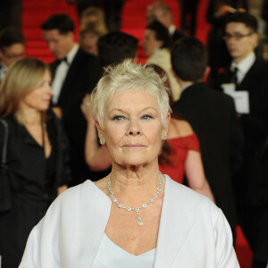 Dame Judi Dench - Premiere mondiale du nouveau film James Bond "Skyfall" au Royal Albert Hall a Londres. Le 23 octobre 2012