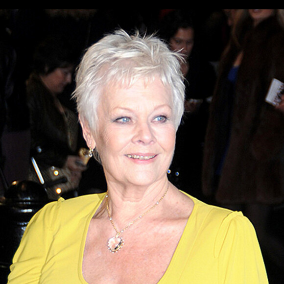 Judi dench assiste à l'avant-première du film Nine à Londres le 3 décembre 2009 Credit : Johnson/GoffPhotos.com