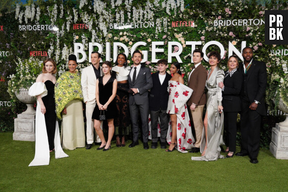 Ruby Stokes, Golda Rosheuvel, Luke Thompson, Florence Hunt, Simone Ashley, Jonathan Bailey, Will Til à la première de la saison 2 de la série "Bridgerton" à Londres, le 22 mars 2022.