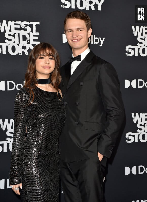 Ansel Elgort et Violetta Komyshan à la première de "West Side Story" au cinéma El Capitan à Los Angeles, le 7 décembre 2021.